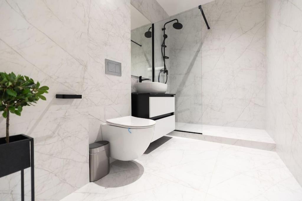 Nest Inn Azure Apartment Cluj-Napoca Buitenkant foto