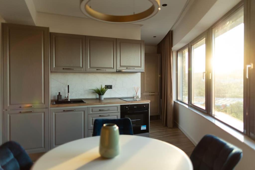 Nest Inn Azure Apartment Cluj-Napoca Buitenkant foto